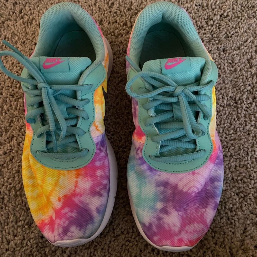 Nike tennis shoes
